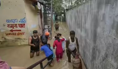 दिल्ली: बाढ़ से विस्थापित हुए लोगों पर बीमारियों का खतरा मंडरा रहा, यमुना का जलस्तर कम होने के संकेत